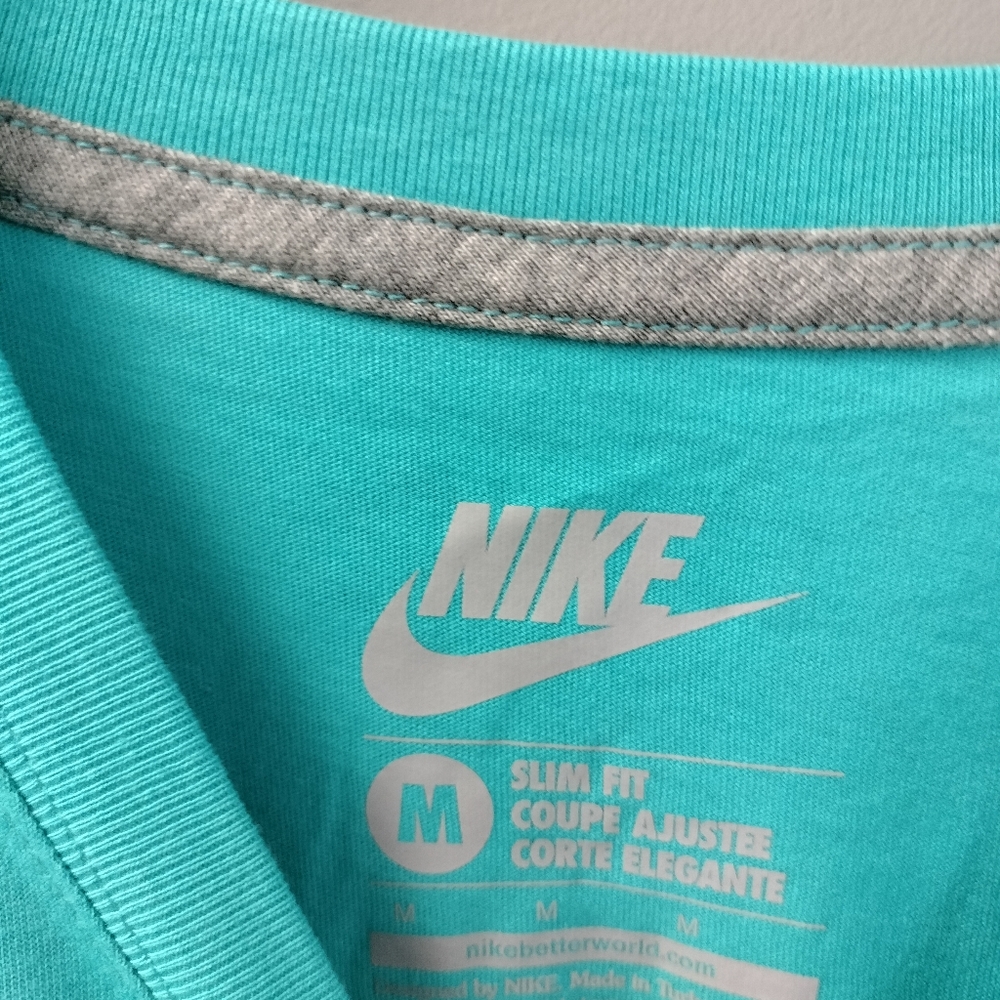 Nike tee - Picture 2 of 3